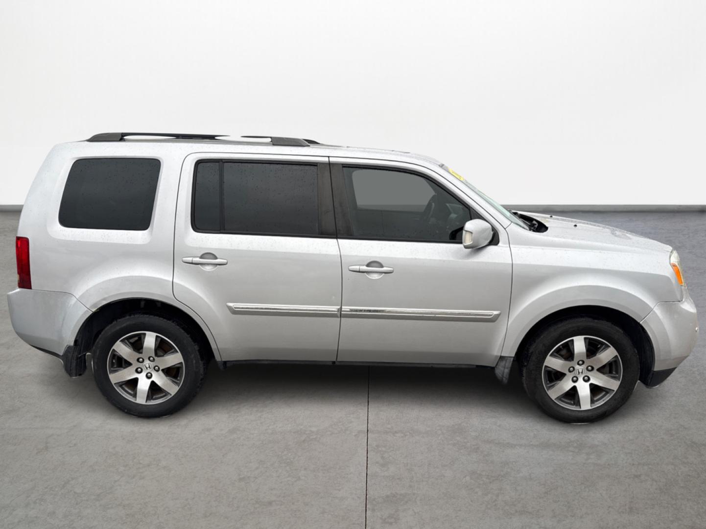 2012 Honda Pilot Touring 2WD 5-Spd AT with DVD (5FNYF3H90CB) with an 3.5L V6 SOHC 24V engine, 5-Speed Automatic transmission, located at 16710 Clay Rd., Houston, TX, 77084, (281) 859-7900, 0.000000, 0.000000 - Photo#3