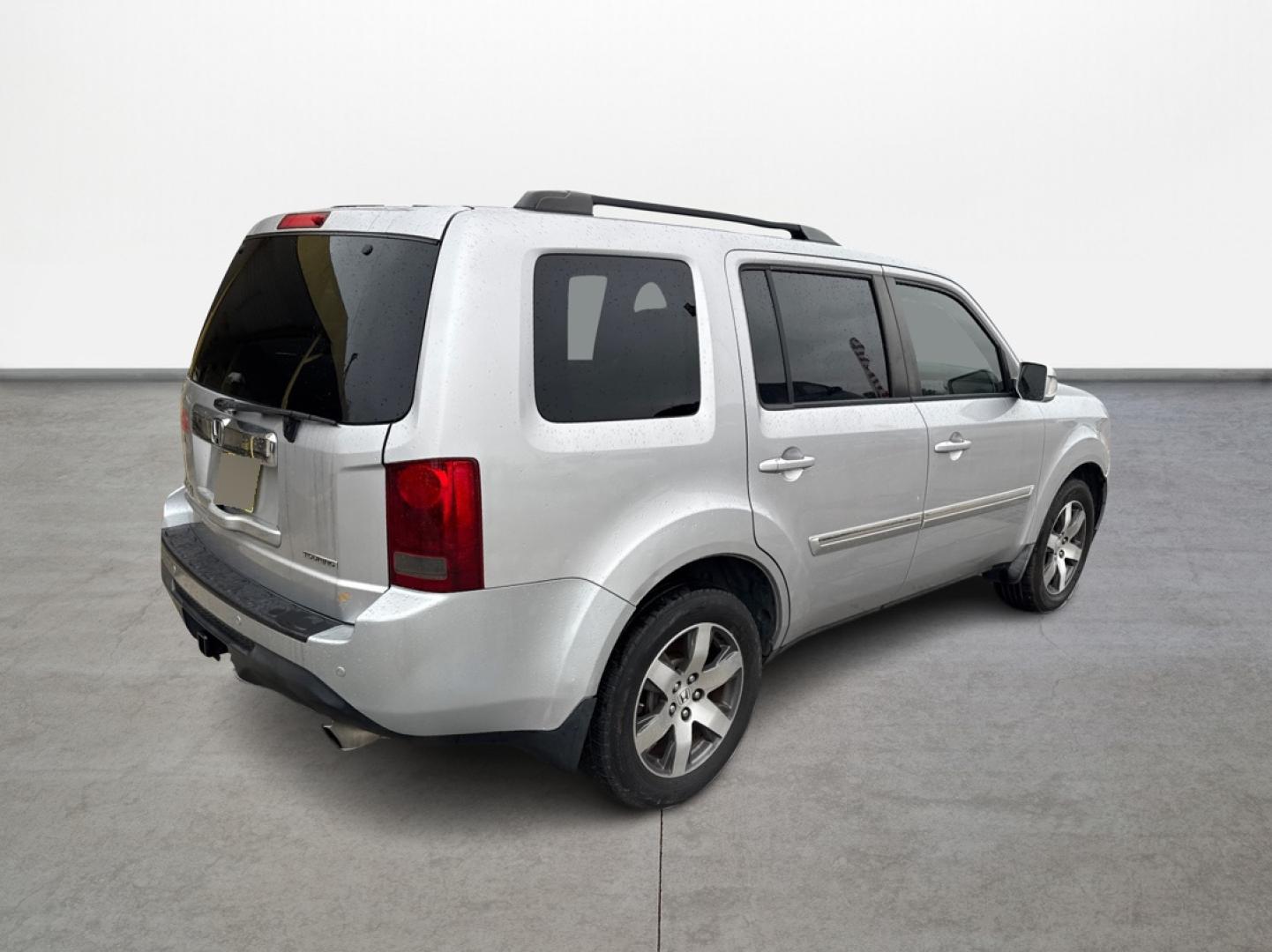 2012 Honda Pilot Touring 2WD 5-Spd AT with DVD (5FNYF3H90CB) with an 3.5L V6 SOHC 24V engine, 5-Speed Automatic transmission, located at 16710 Clay Rd., Houston, TX, 77084, (281) 859-7900, 0.000000, 0.000000 - Photo#4