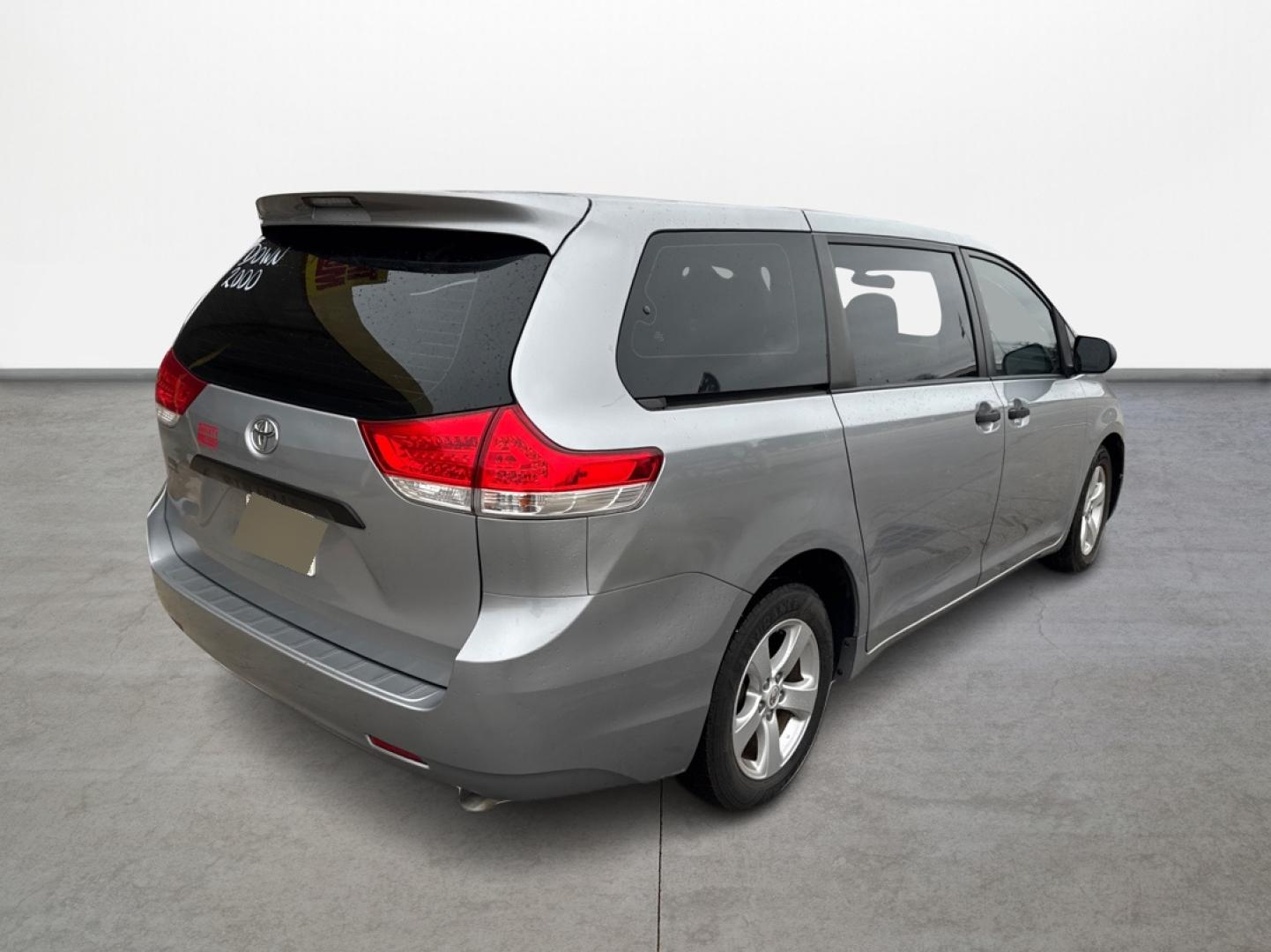 2014 Toyota Sienna FWD 7-Passenger V6 (5TDZK3DC9ES) with an 3.5L V6 EFI DOHC 24V engine, 5-Speed Automatic transmission, located at 16710 Clay Rd., Houston, TX, 77084, (281) 859-7900, 0.000000, 0.000000 - Photo#4