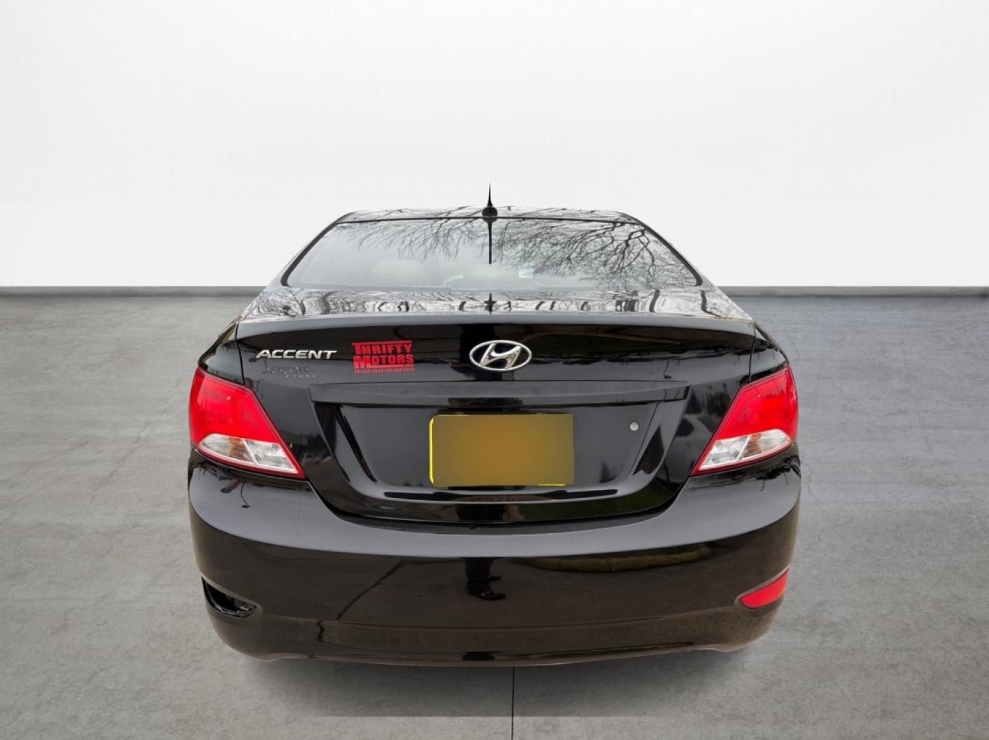 2017 Hyundai Accent SE 4-Door 6M (KMHCT4AE7HU) with an 1.6L L4 DOHC 16V engine, 6M transmission, located at 16710 Clay Rd., Houston, TX, 77084, (281) 859-7900, 0.000000, 0.000000 - Photo#5