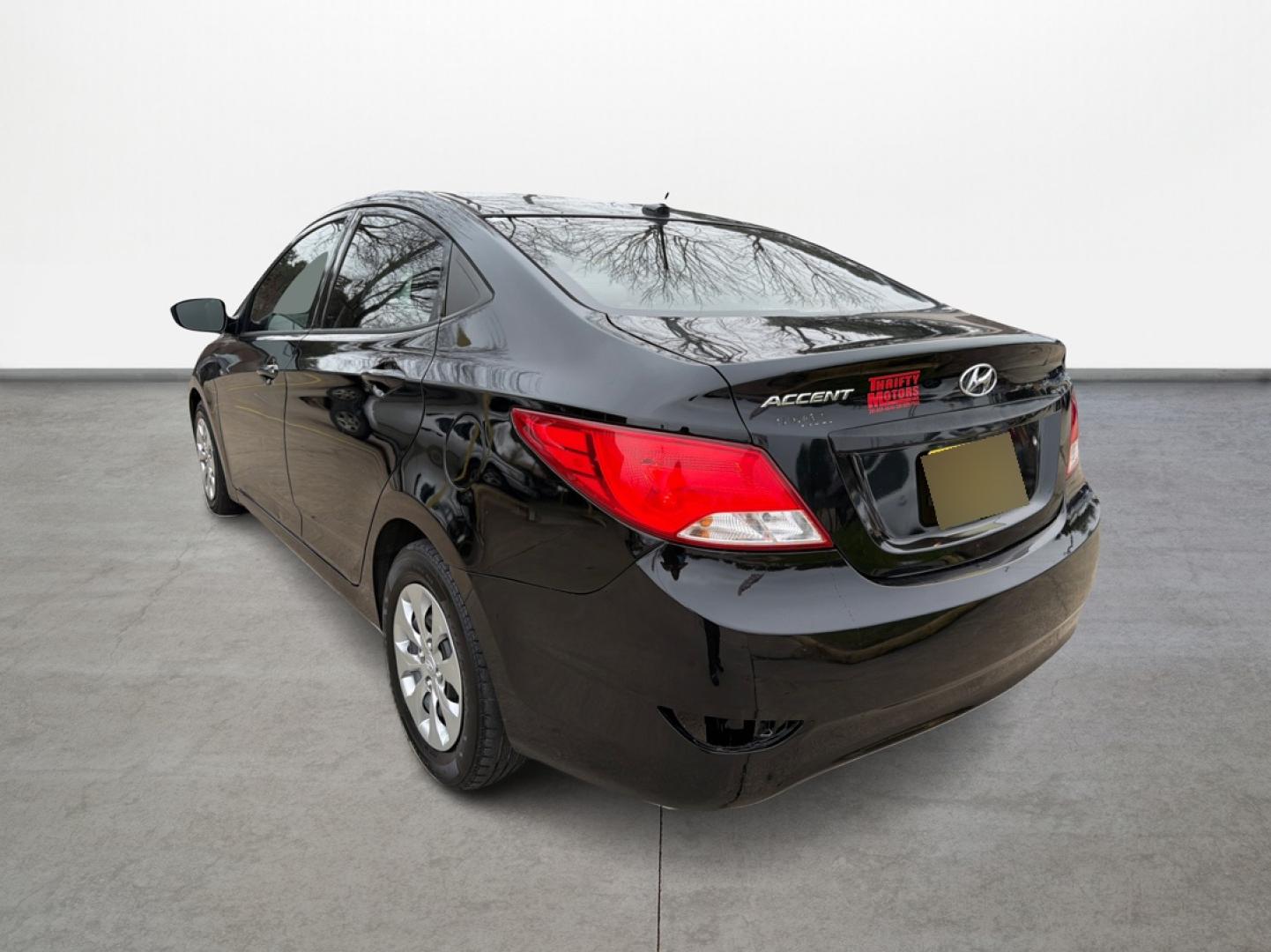 2017 Hyundai Accent SE 4-Door 6M (KMHCT4AE7HU) with an 1.6L L4 DOHC 16V engine, 6M transmission, located at 16710 Clay Rd., Houston, TX, 77084, (281) 859-7900, 0.000000, 0.000000 - Photo#6