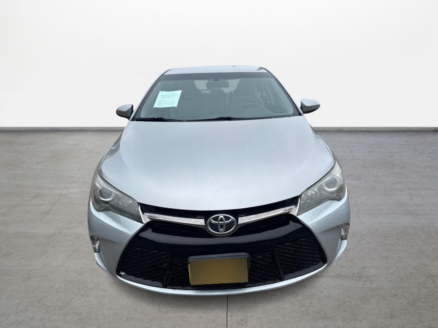 2015 Toyota Camry SE (4T1BF1FK8FU) with an 2.5L L4 DOHC 16V engine, 6-Speed Automatic transmission, located at 16710 Clay Rd., Houston, TX, 77084, (281) 859-7900, 0.000000, 0.000000 - Photo#1