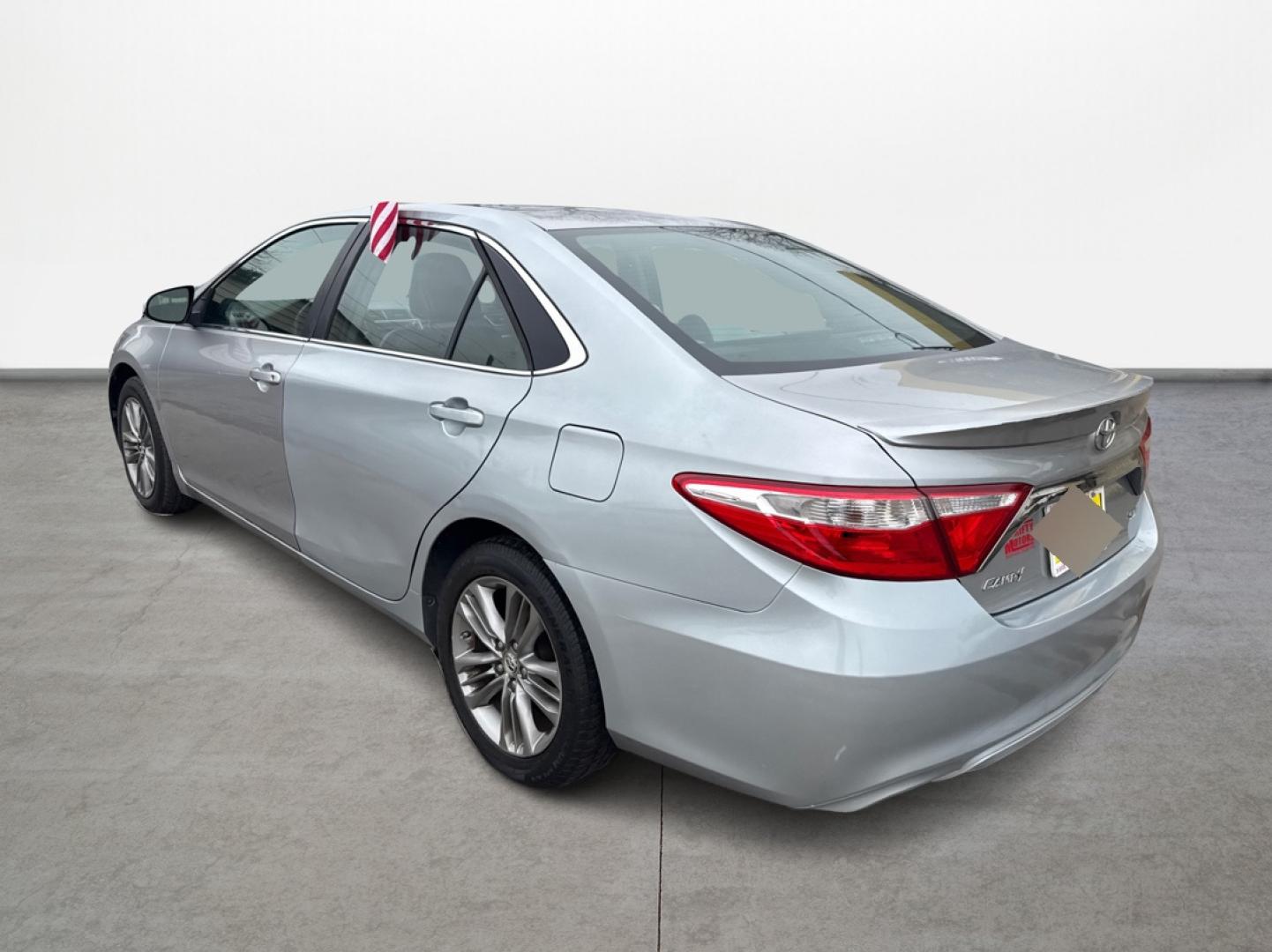 2015 Toyota Camry SE (4T1BF1FK8FU) with an 2.5L L4 DOHC 16V engine, 6-Speed Automatic transmission, located at 16710 Clay Rd., Houston, TX, 77084, (281) 859-7900, 0.000000, 0.000000 - Photo#6