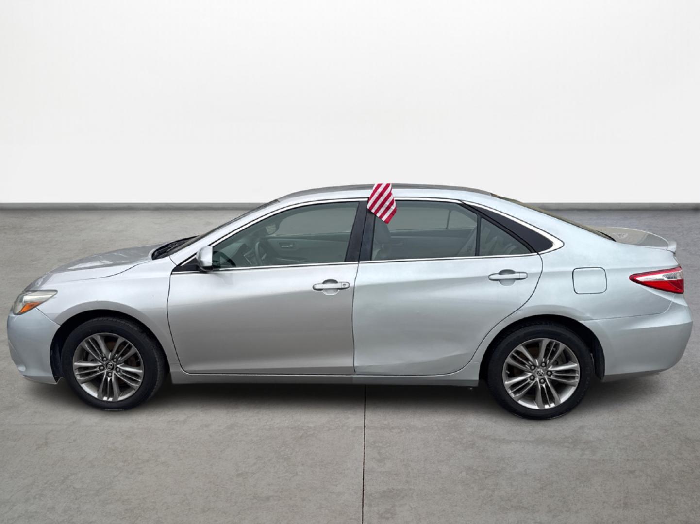 2015 Toyota Camry SE (4T1BF1FK8FU) with an 2.5L L4 DOHC 16V engine, 6-Speed Automatic transmission, located at 16710 Clay Rd., Houston, TX, 77084, (281) 859-7900, 0.000000, 0.000000 - Photo#7