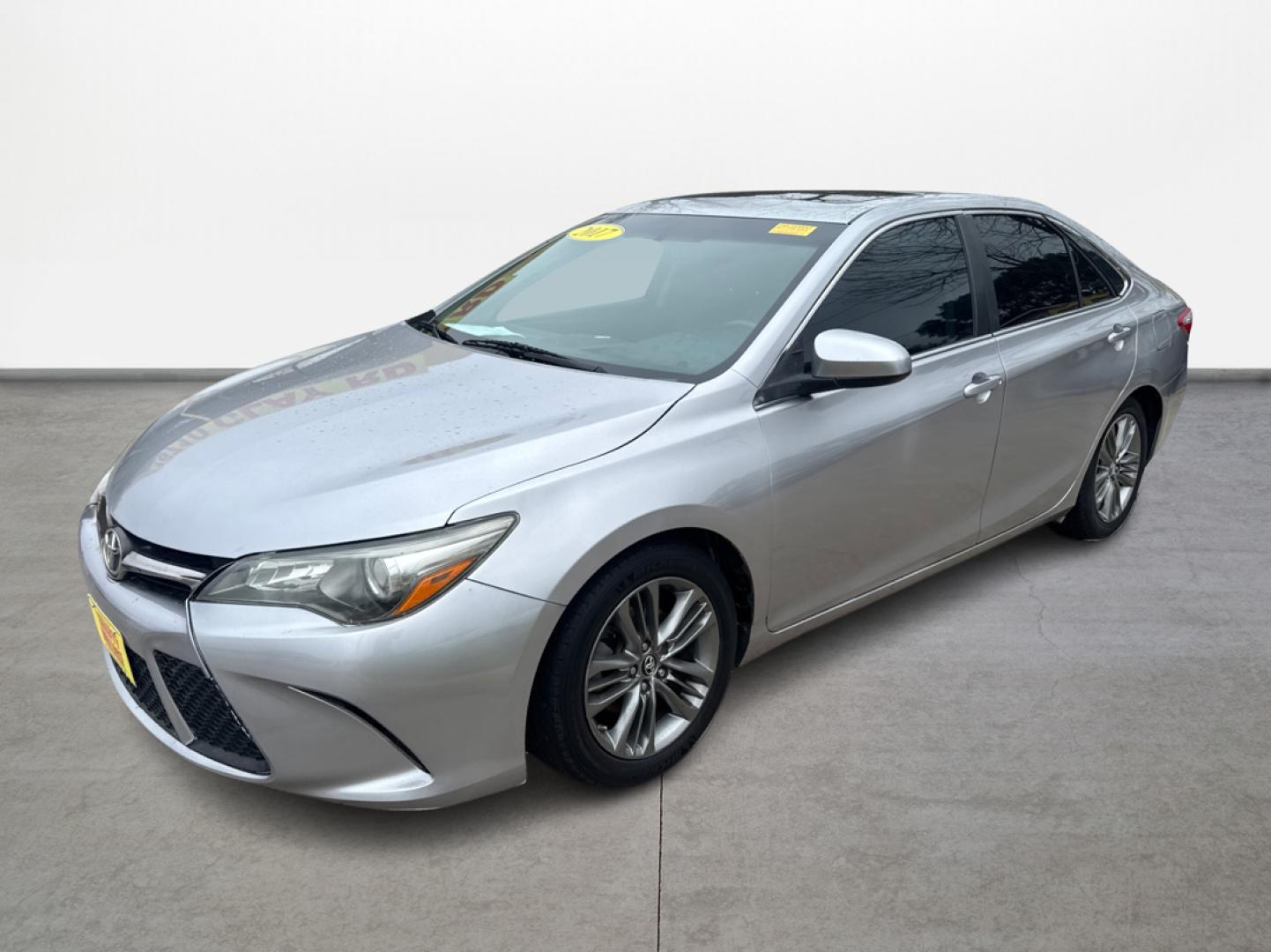 2017 Toyota Camry SE (4T1BF1FK4HU) with an 2.5L L4 DOHC 16V engine, 6A transmission, located at 16710 Clay Rd., Houston, TX, 77084, (281) 859-7900, 0.000000, 0.000000 - Photo#0