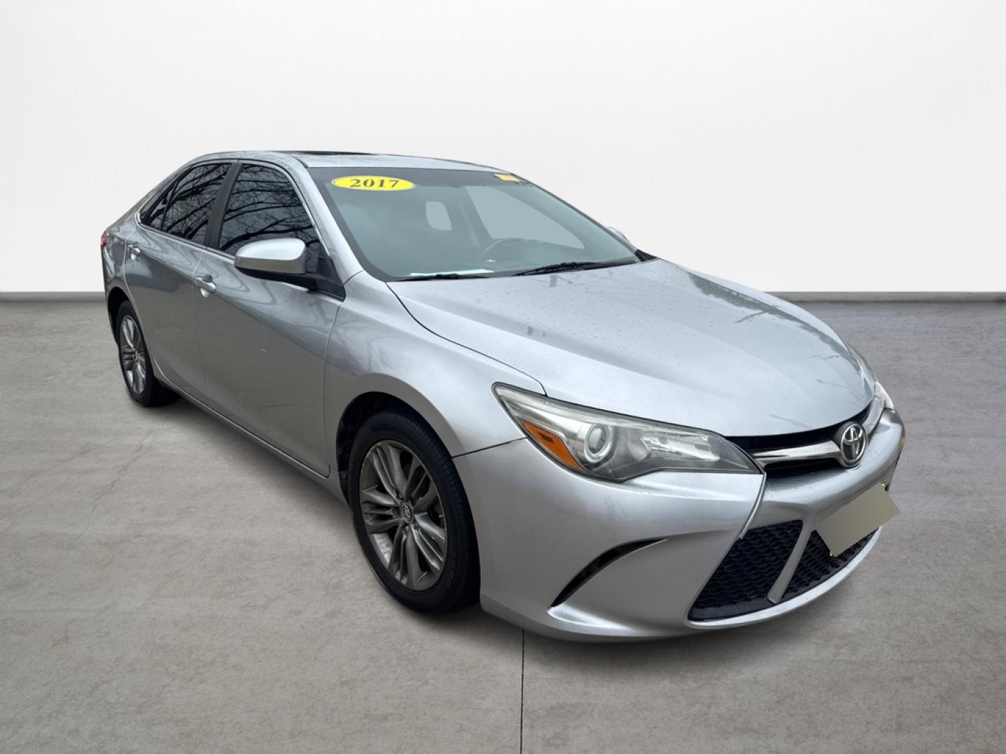 2017 Toyota Camry SE (4T1BF1FK4HU) with an 2.5L L4 DOHC 16V engine, 6A transmission, located at 16710 Clay Rd., Houston, TX, 77084, (281) 859-7900, 0.000000, 0.000000 - Photo#2