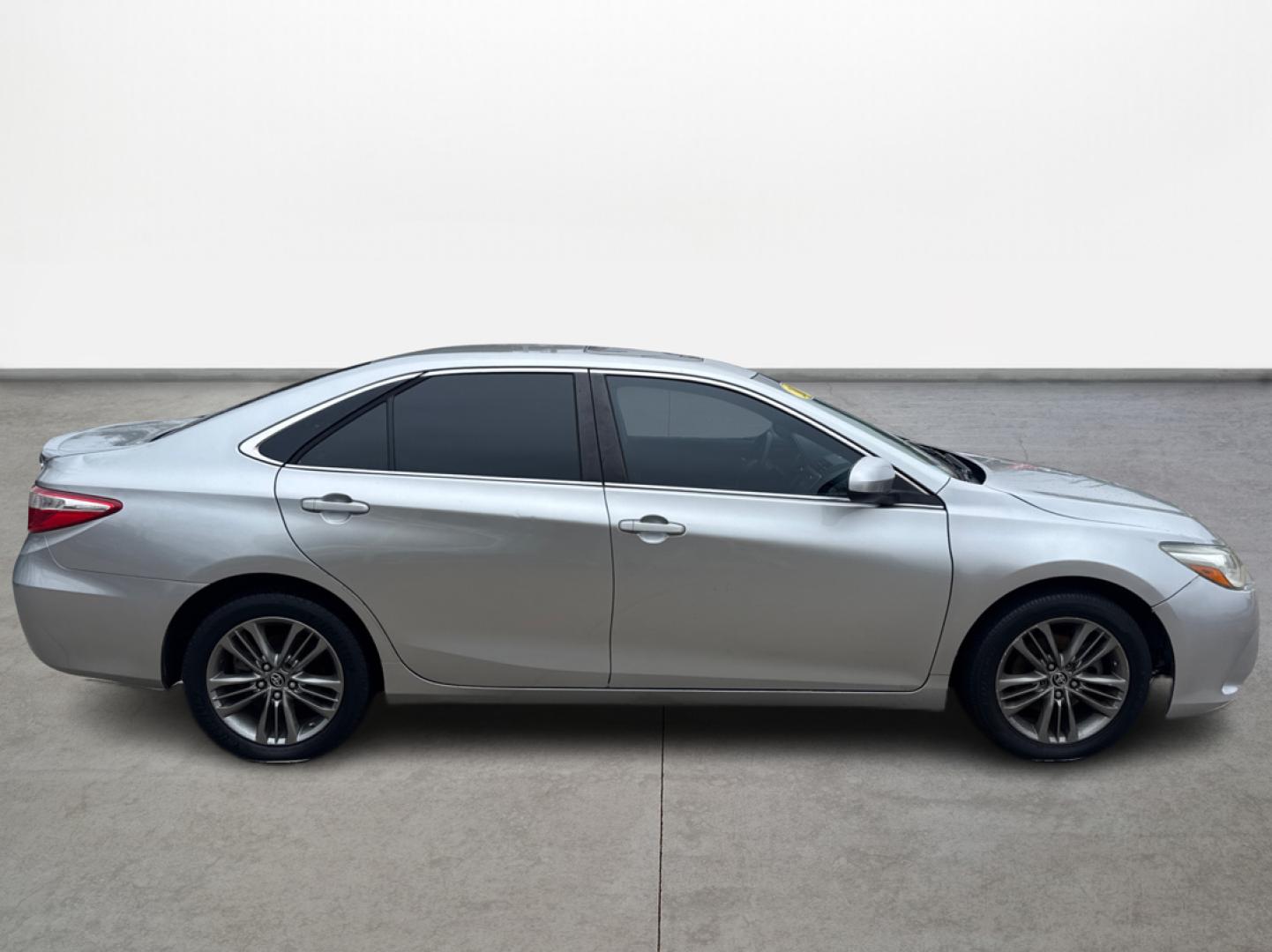 2017 Toyota Camry SE (4T1BF1FK4HU) with an 2.5L L4 DOHC 16V engine, 6A transmission, located at 16710 Clay Rd., Houston, TX, 77084, (281) 859-7900, 0.000000, 0.000000 - Photo#3