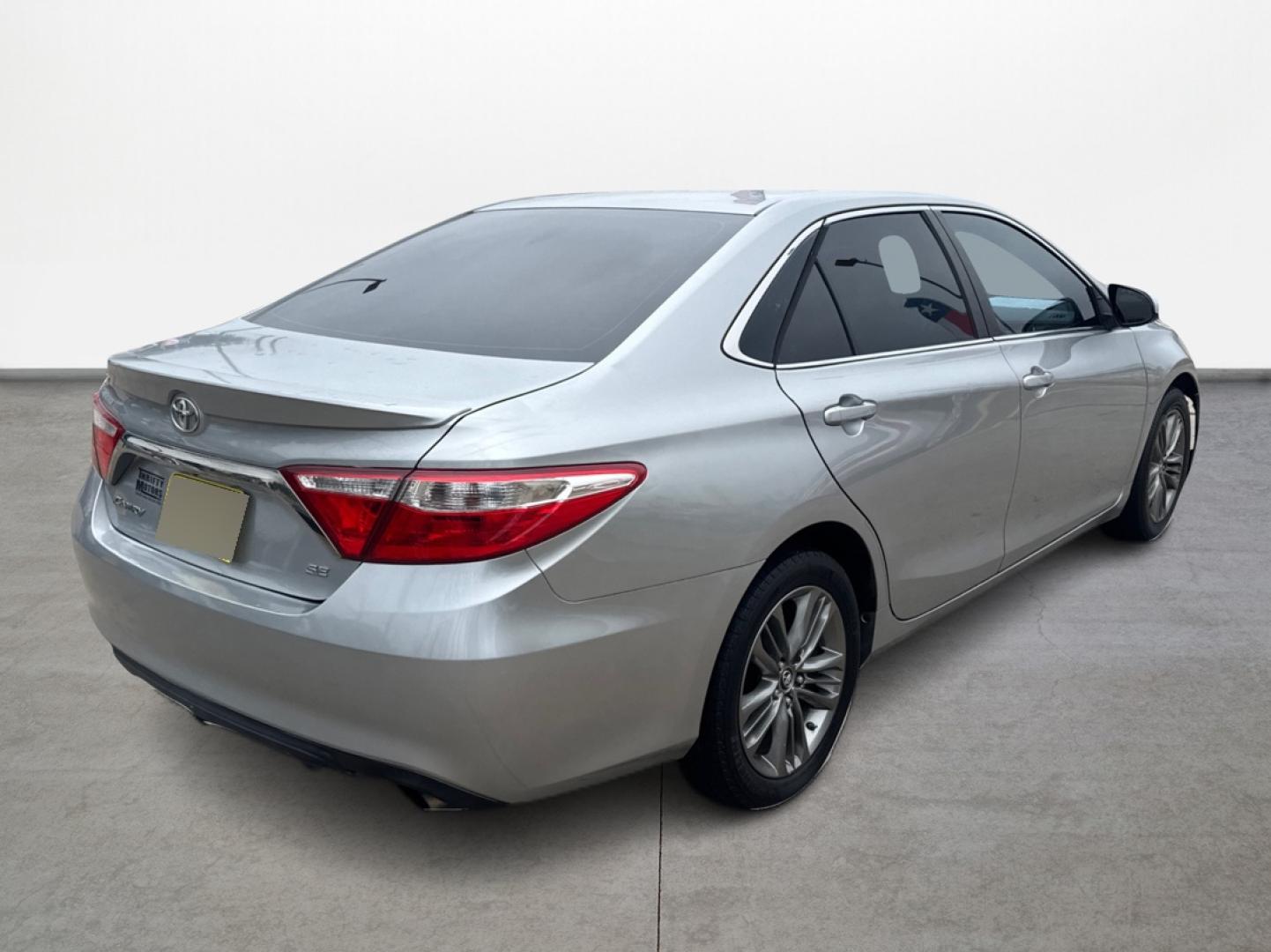 2017 Toyota Camry SE (4T1BF1FK4HU) with an 2.5L L4 DOHC 16V engine, 6A transmission, located at 16710 Clay Rd., Houston, TX, 77084, (281) 859-7900, 0.000000, 0.000000 - Photo#4