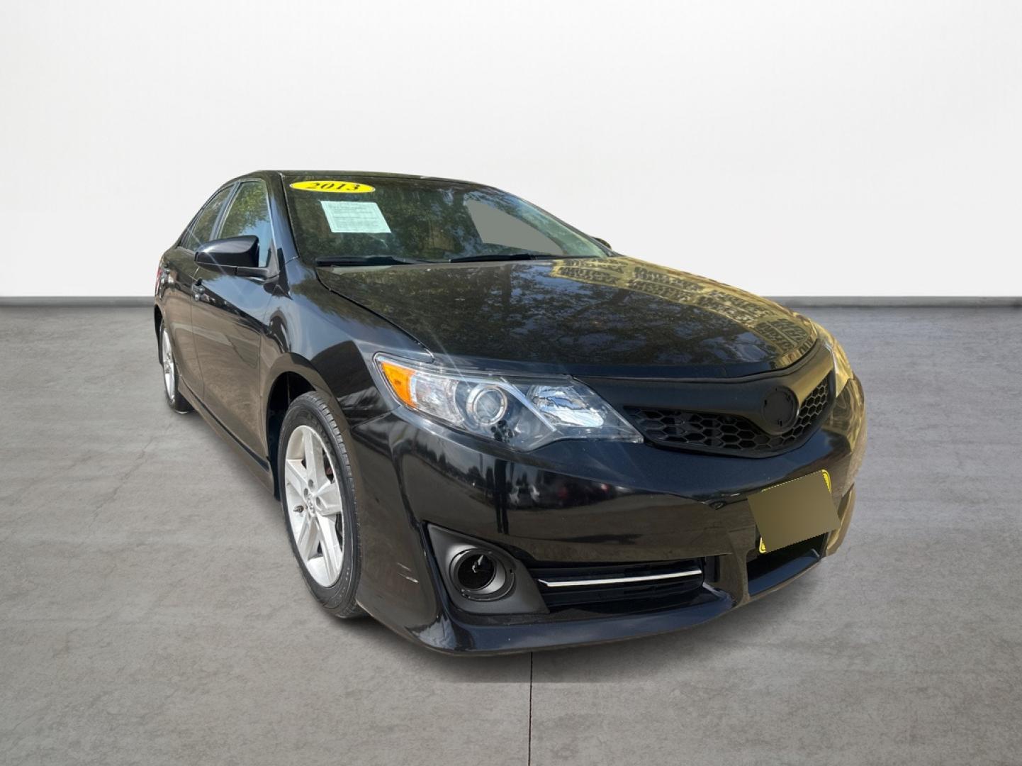 2013 Toyota Camry SE (4T1BF1FK4DU) with an 2.5L L4 DOHC 16V engine, 6-Speed Automatic transmission, located at 16710 Clay Rd., Houston, TX, 77084, (281) 859-7900, 0.000000, 0.000000 - Photo#2