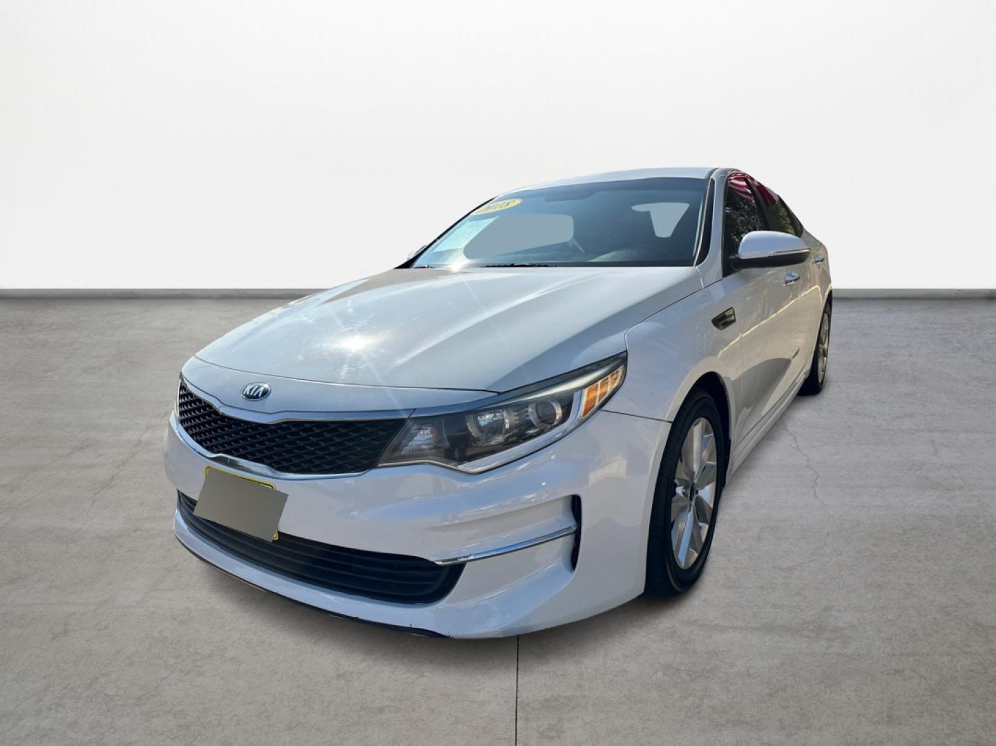 2018 Kia Optima LX (5XXGT4L34JG) with an 2.4L L4 DOHC 16V engine, 6A transmission, located at 16710 Clay Rd., Houston, TX, 77084, (281) 859-7900, 0.000000, 0.000000 - Photo#0