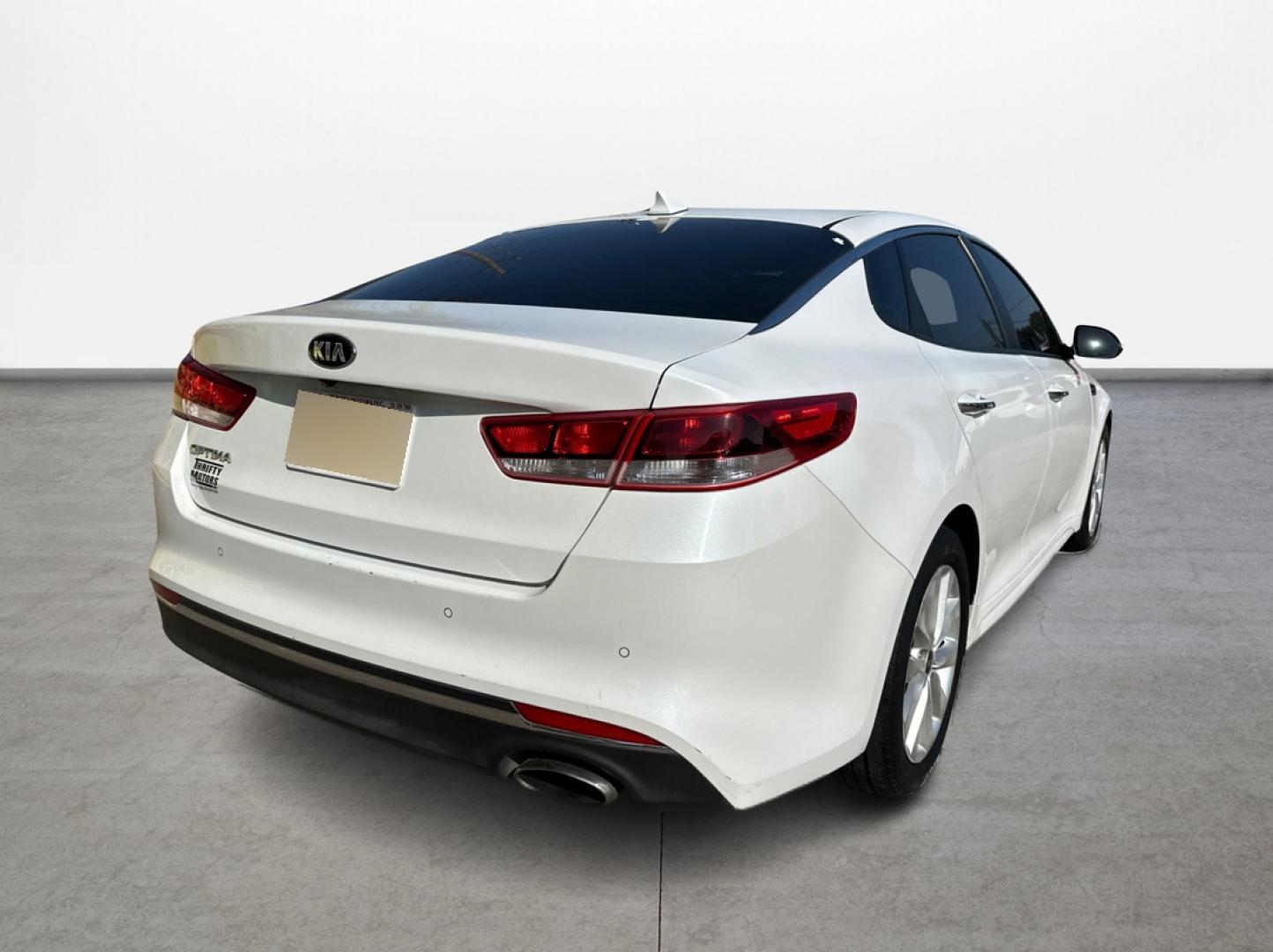 2018 Kia Optima LX (5XXGT4L34JG) with an 2.4L L4 DOHC 16V engine, 6A transmission, located at 16710 Clay Rd., Houston, TX, 77084, (281) 859-7900, 0.000000, 0.000000 - Photo#4