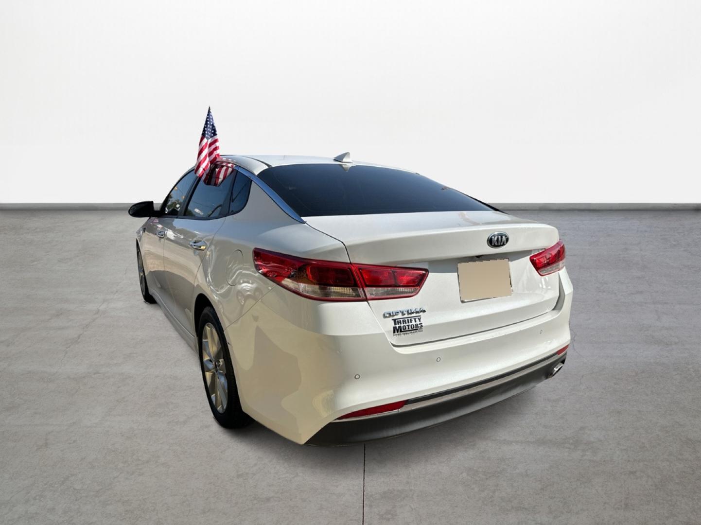 2018 Kia Optima LX (5XXGT4L34JG) with an 2.4L L4 DOHC 16V engine, 6A transmission, located at 16710 Clay Rd., Houston, TX, 77084, (281) 859-7900, 0.000000, 0.000000 - Photo#6