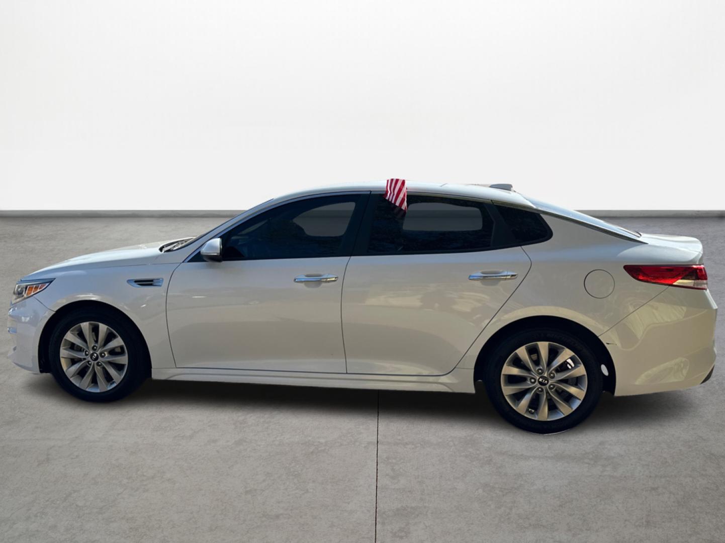 2018 Kia Optima LX (5XXGT4L34JG) with an 2.4L L4 DOHC 16V engine, 6A transmission, located at 16710 Clay Rd., Houston, TX, 77084, (281) 859-7900, 0.000000, 0.000000 - Photo#7