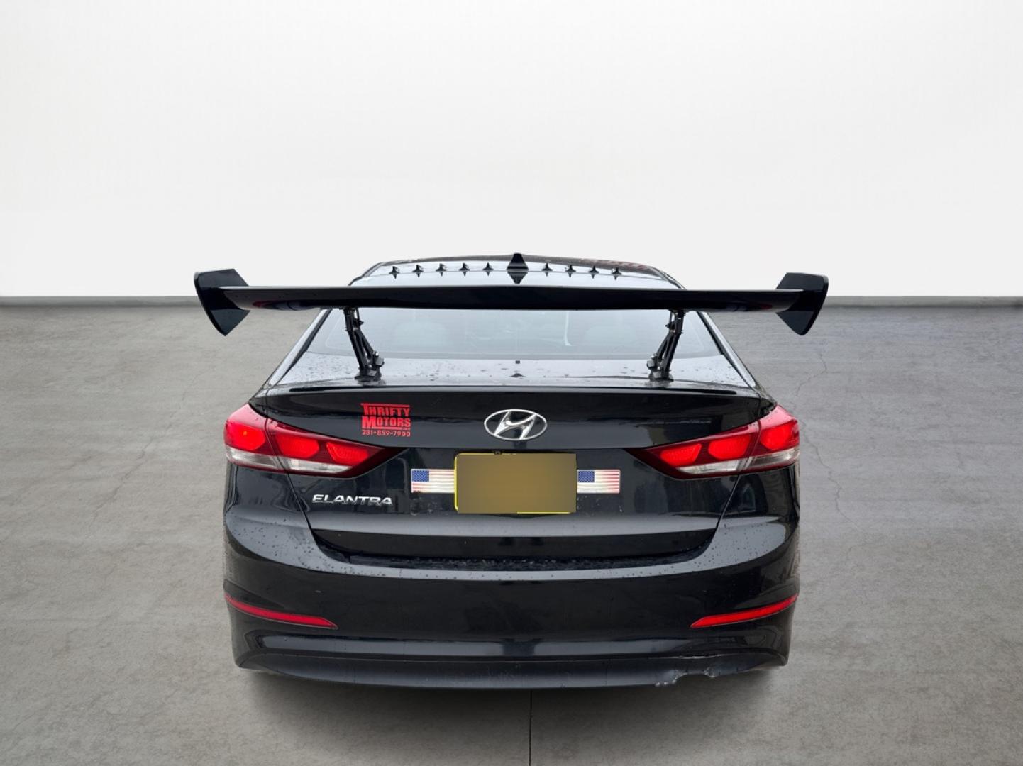 2018 Hyundai Elantra Limited (5NPD84LF3JH) with an 1.8L L4 DOHC 16V engine, 6A transmission, located at 16710 Clay Rd., Houston, TX, 77084, (281) 859-7900, 0.000000, 0.000000 - Photo#5