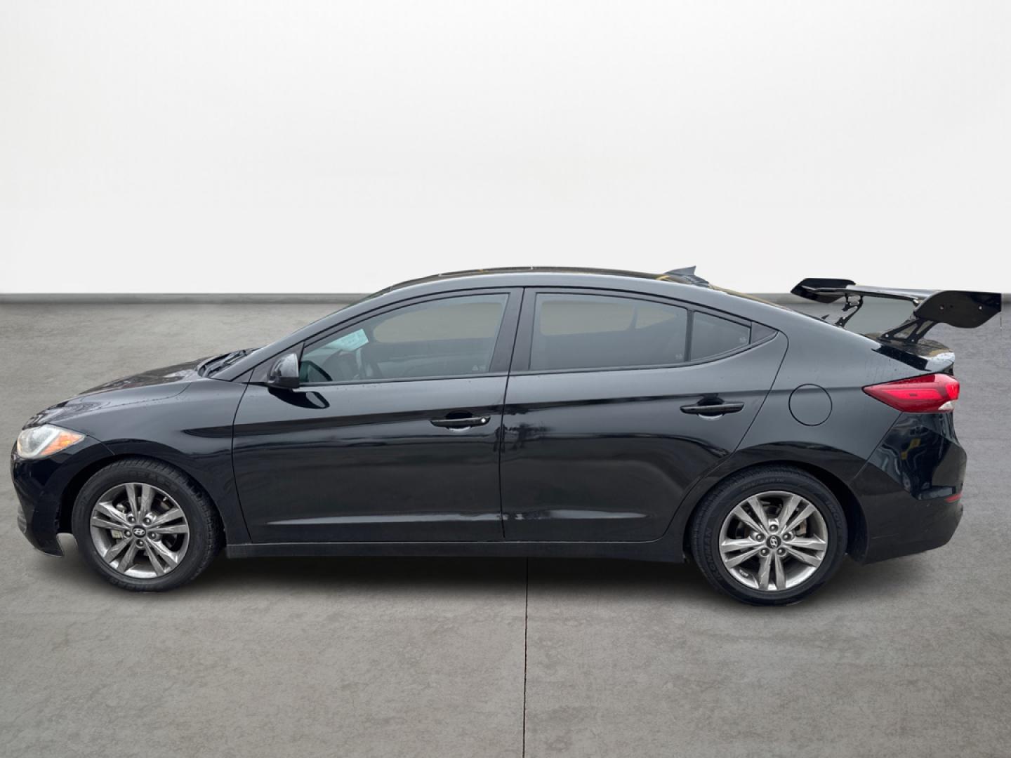 2018 Hyundai Elantra Limited (5NPD84LF3JH) with an 1.8L L4 DOHC 16V engine, 6A transmission, located at 16710 Clay Rd., Houston, TX, 77084, (281) 859-7900, 0.000000, 0.000000 - Photo#7