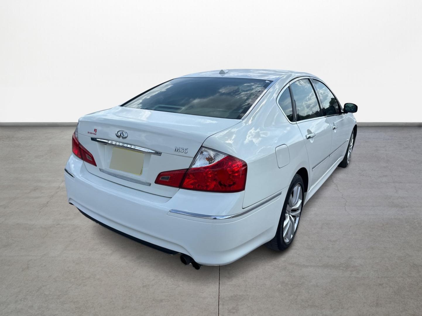 2010 Infiniti M 35 (JN1CY0AP6AM) with an 3.5L V6 DOHC 24V engine, 5-Speed Automatic transmission, located at 16710 Clay Rd., Houston, TX, 77084, (281) 859-7900, 0.000000, 0.000000 - Photo#4