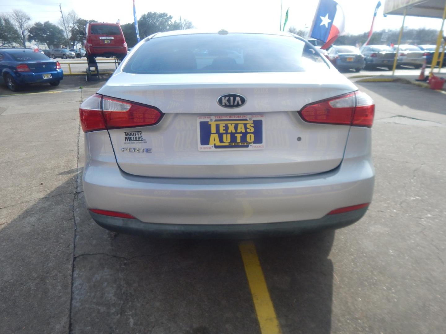 2014 SILVER KIA FORTE LX M6 (KNAFK4A61E5) with an 1.8L L4 DOHC 16V engine, 6-SPEED MANUAL transmission, located at 16710 Clay Rd., Houston, TX, 77084, (281) 859-7900, 0.000000, 0.000000 - Low Donw. Low Payments. - Photo#5
