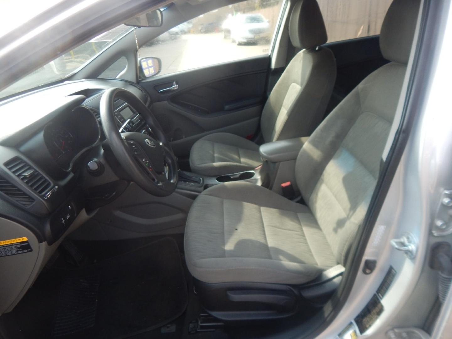 2014 SILVER KIA FORTE LX M6 (KNAFK4A61E5) with an 1.8L L4 DOHC 16V engine, 6-SPEED MANUAL transmission, located at 16710 Clay Rd., Houston, TX, 77084, (281) 859-7900, 0.000000, 0.000000 - Low Donw. Low Payments. - Photo#6