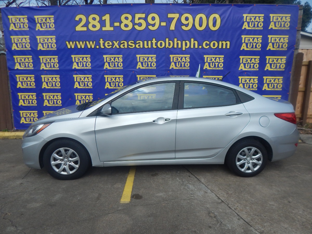 photo of 2013 HYUNDAI ACCENT SEDAN 4-DR