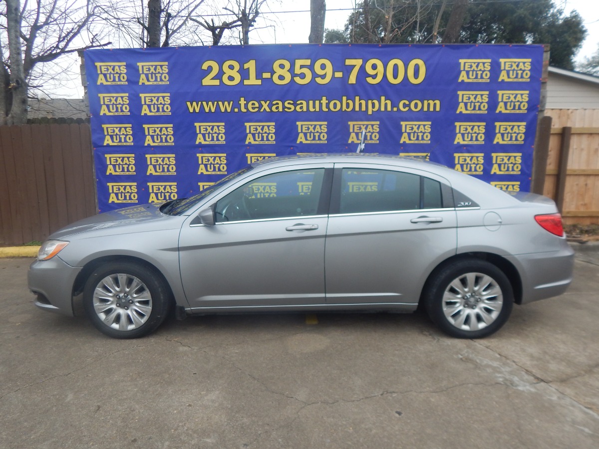 photo of 2013 CHRYSLER 200 SEDAN 4-DR