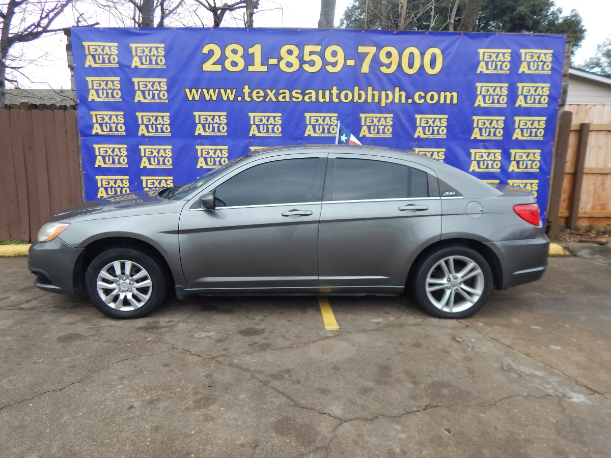 photo of 2013 CHRYSLER 200 SEDAN 4-DR