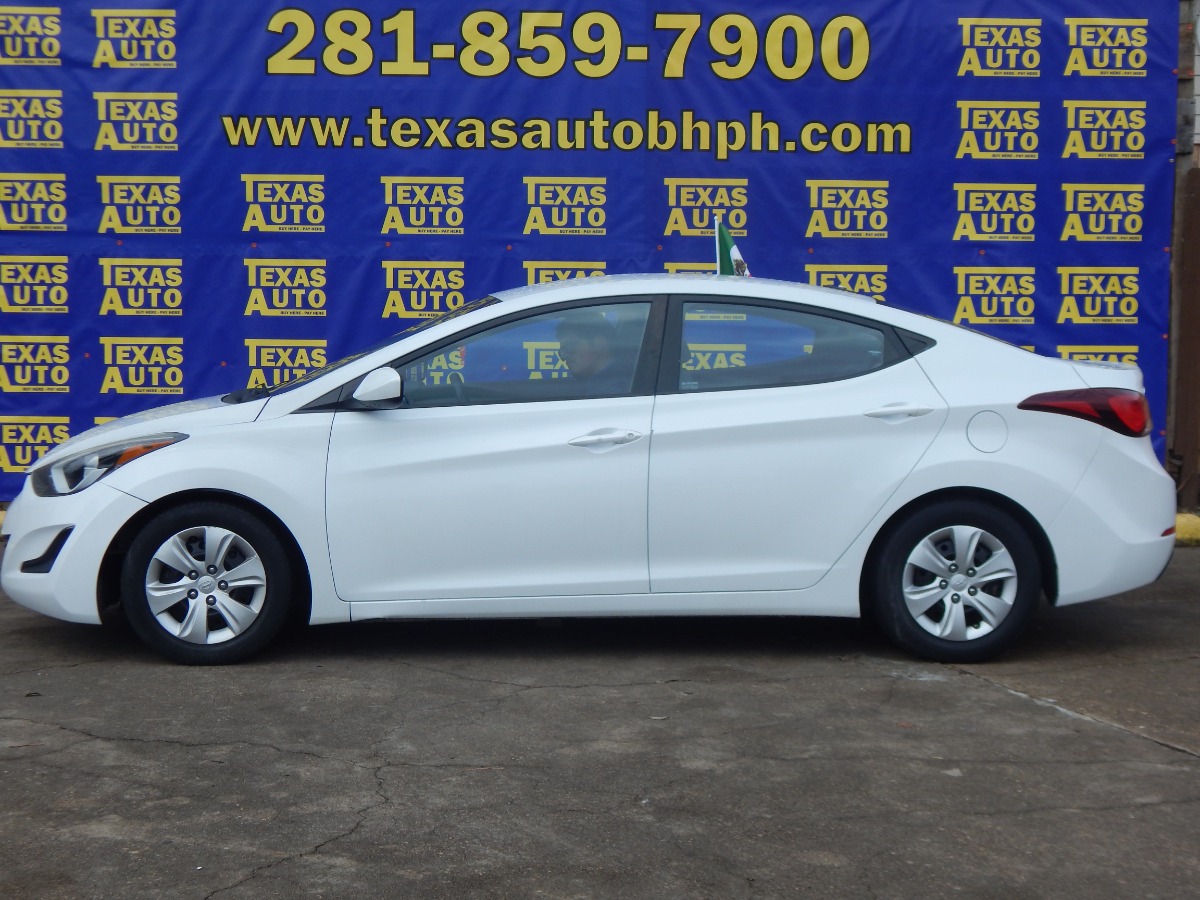 photo of 2016 HYUNDAI ELANTRA SEDAN 4-DR