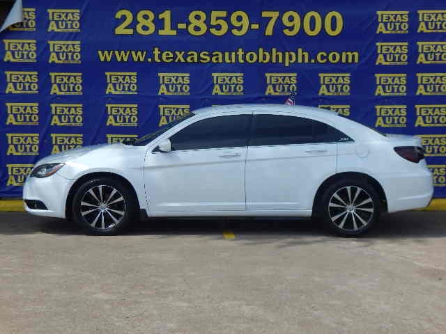 photo of 2013 CHRYSLER 200 SEDAN 4-DR